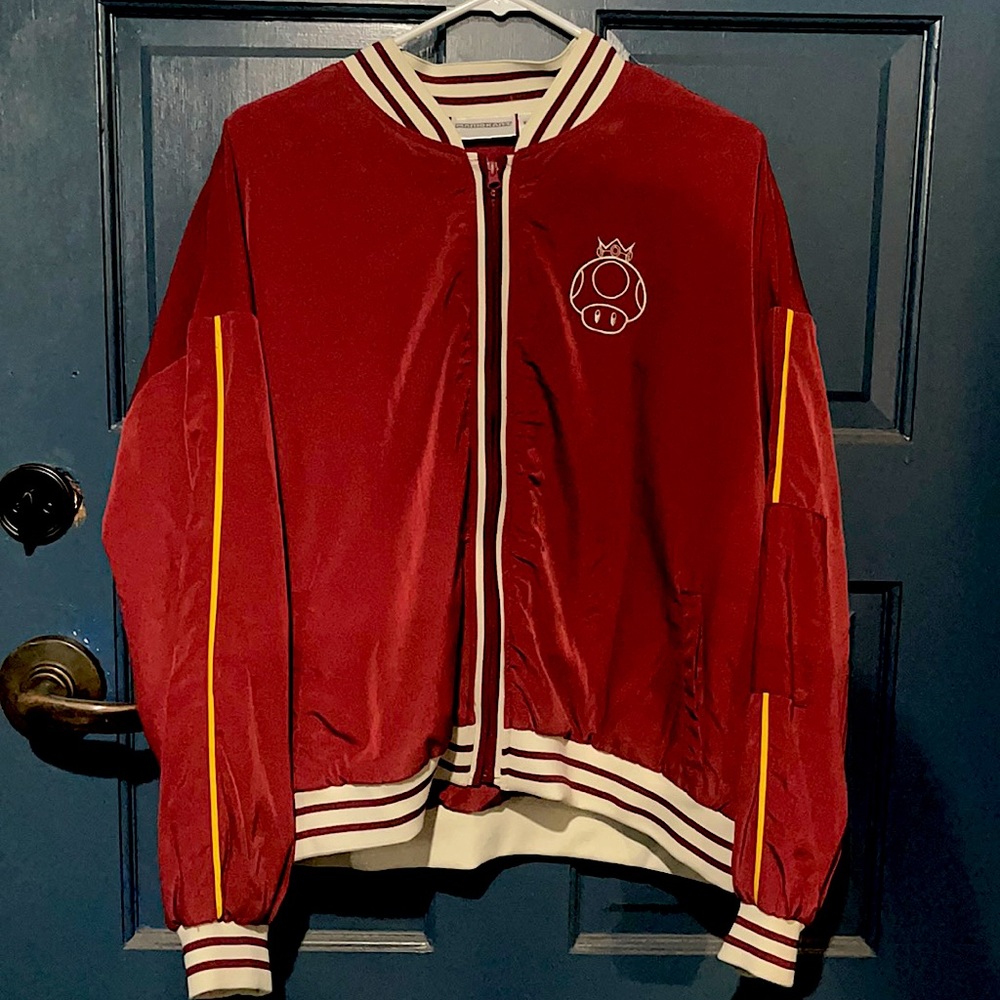 bomber jacket says xxl but make a large. Unisex